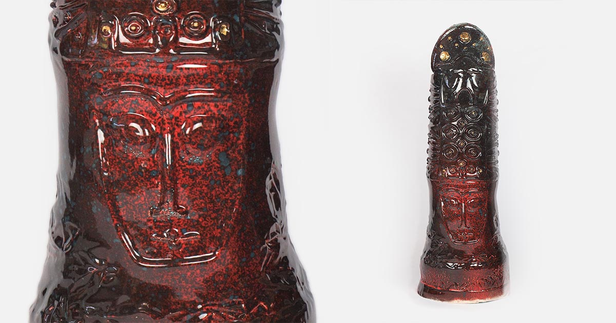 Giorgio Crisafi, Apparizione Dorata II, ceramic column with layered relief and luster glaze, full view and detail