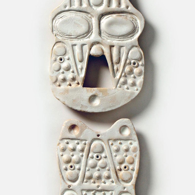 Detail of a figurative expressionist totemic sculpture by Giorgio Crisafi. Mainly white colors. Title: Bonds XVII